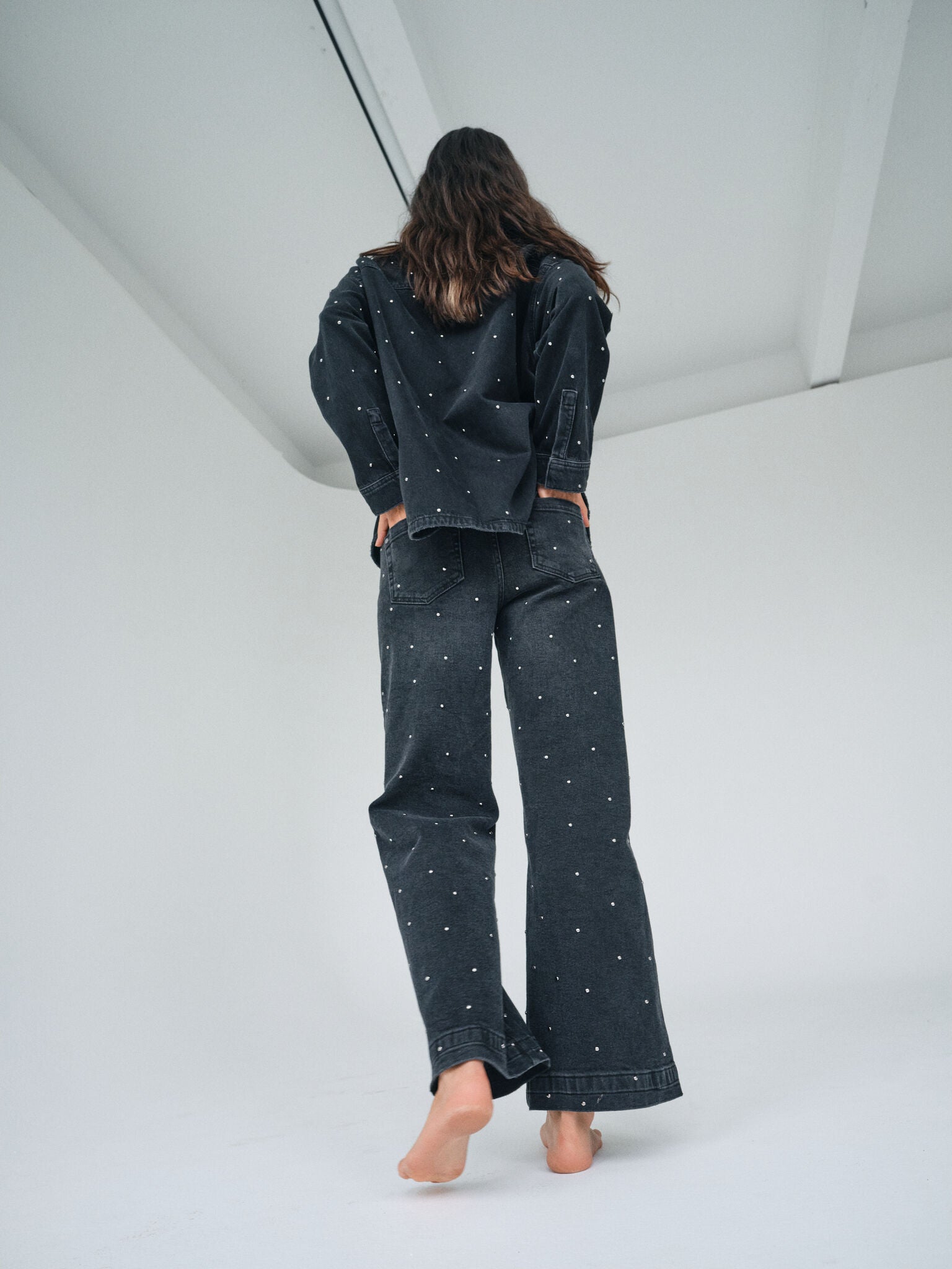 Modelshot / Dark Grey Denim / Detail